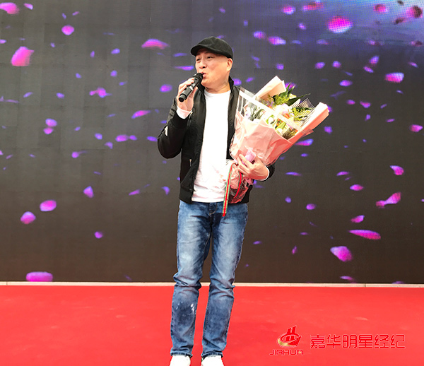 湯鎮(zhèn)業(yè)空降浙江,活動(dòng)現(xiàn)場(chǎng)親切互動(dòng) 湯鎮(zhèn)業(yè)空降浙江,活動(dòng)現(xiàn)場(chǎng)親切互動(dòng)