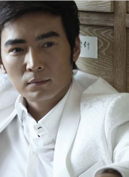 焦恩俊擔任富丹尼沙發形象大使