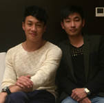 何潤(rùn)東與經(jīng)紀(jì)人李志合影