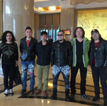 零點(diǎn)樂(lè)隊(duì)與經(jīng)紀(jì)人李志合影